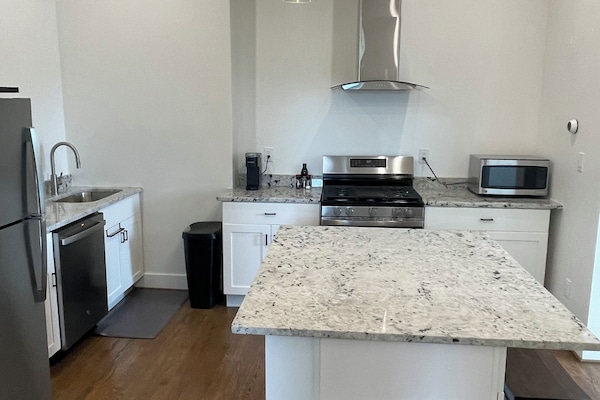 KĂŒhlschrank, Mikrowelle, Ofen, Herdplatte