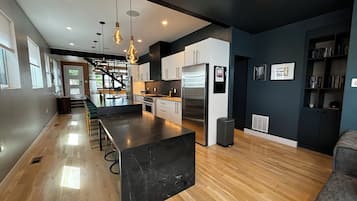 Mikrowelle, Ofen, Herdplatte, Geschirrspüler