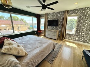 5 bedrooms, iron/ironing board, WiFi, bed sheets