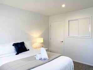 1 bedroom, iron/ironing board, WiFi, bed sheets - Fabulous townhouse  in Christchurch centre (Christchurch)