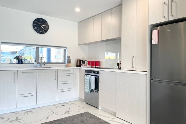 Full kitchen with oven, hob, fridge and worktop space.