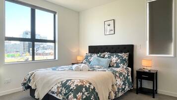 2 bedrooms, desk, iron/ironing board, WiFi