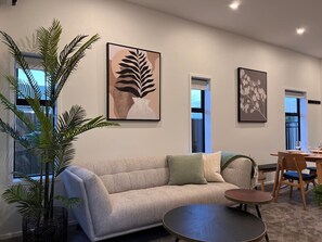 Télévision, chaîne hi-fi