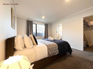 4 bedrooms, iron/ironing board, WiFi, bed sheets