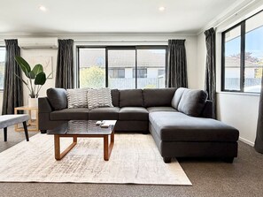 TV - 6 min to Airport Burnside Full house with big yard (Christchurch)