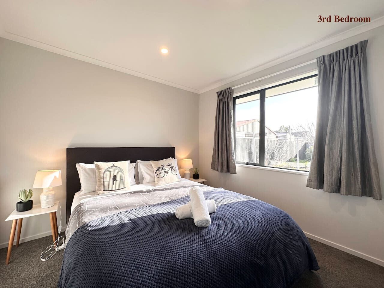 4 habitaciones, tabla de planchar con plancha, wifi y ropa de cama 