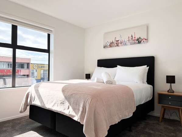 3 bedrooms, desk, iron/ironing board, WiFi