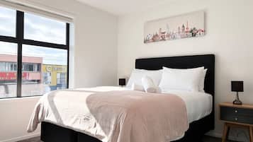3 bedrooms, desk, iron/ironing board, WiFi