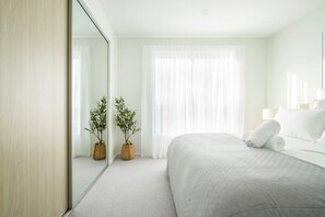 3 bedrooms, desk, iron/ironing board, WiFi