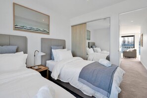 2 habitaciones, escritorio, tabla de planchar con plancha y wifi 