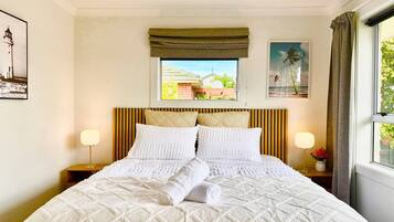 3 habitaciones, tabla de planchar con plancha, wifi y ropa de cama