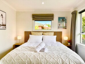 3 habitaciones, tabla de planchar con plancha, wifi y ropa de cama 