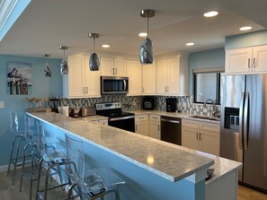 Micro-ondes, four, lave-vaisselle