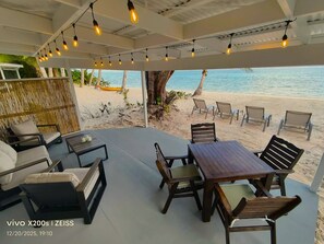 Familie bungalow, 2 slaapkamers, uitzicht op lagune, aan het strand | Exterieur