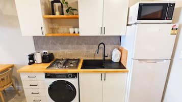 Espresso maker, coffee/tea maker, electric kettle, toaster