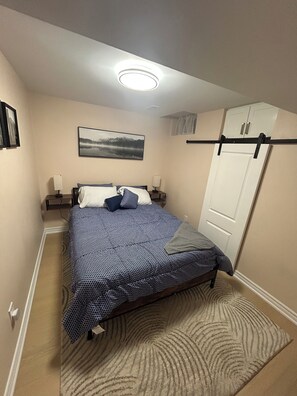 2 habitaciones, tabla de planchar con plancha, internet y ropa de cama 