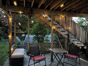 Terrace/patio - Bright, serene 1 bedroom suite in Colwood (Victoria)