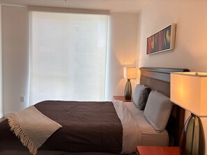 1 bedroom, iron/ironing board, free WiFi, bed sheets - DTLA 1BR Deluxe near K-Town & Staples – Rooftop, Gym, WiFi (Los Angeles)