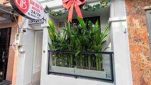 Front of property - Bin Bin Hotel 16 - Near Bui Vien (Ho Chi Minh City)