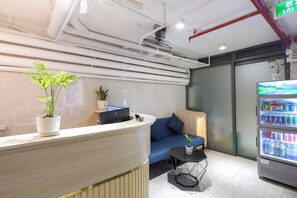 ฝ่ายต้อนรับ