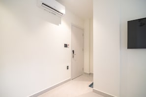 Luxury Double Room Single Use | Desk, free WiFi