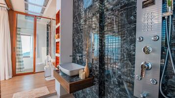 Deluxe Villa, Mountain View | Bathroom | Free toiletries, hair dryer, slippers, towels