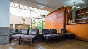 ฝ่ายต้อนรับ