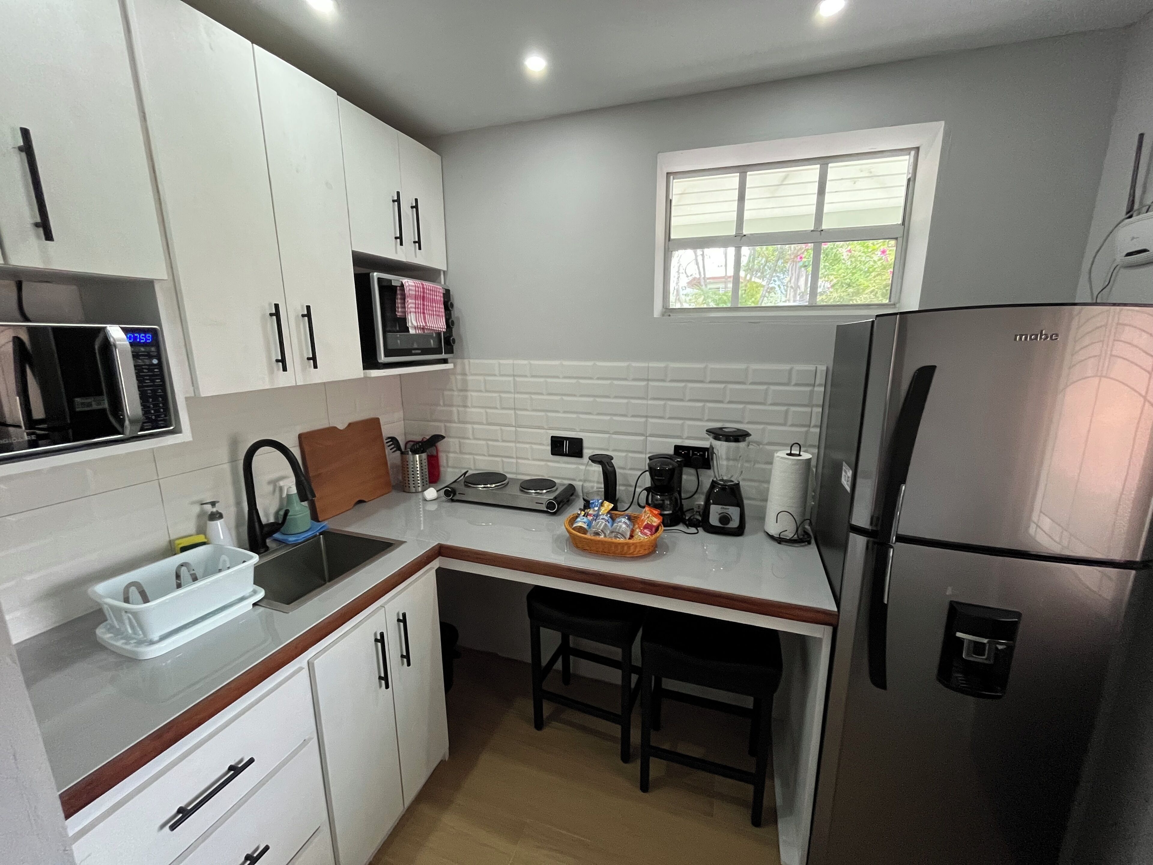 Micro-ondes, four, plaque de cuisson