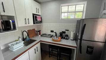 Micro-ondes, four, plaque de cuisson