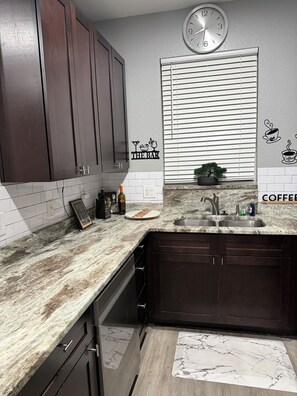 Mikroaaltouuni, uuni, liesi, astianpesukone