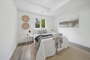 2 bedrooms, internet, bed sheets
