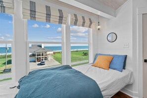 5 bedrooms, iron/ironing board, free WiFi, bed sheets - Queen Swing | Wide Ocean View | Fire Pit (Crystal Beach)