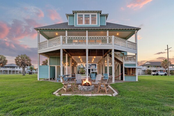 Property grounds - Queen Swing | Wide Ocean View | Fire Pit (Crystal Beach)