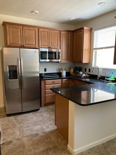 Stylish studio with kitchenette, Private entry. Fast Wi-Fi. & Near to hospitals,