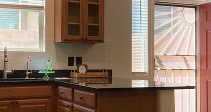 Stylish studio with kitchenette, Private entry. Fast Wi-Fi. & Near to hospitals,