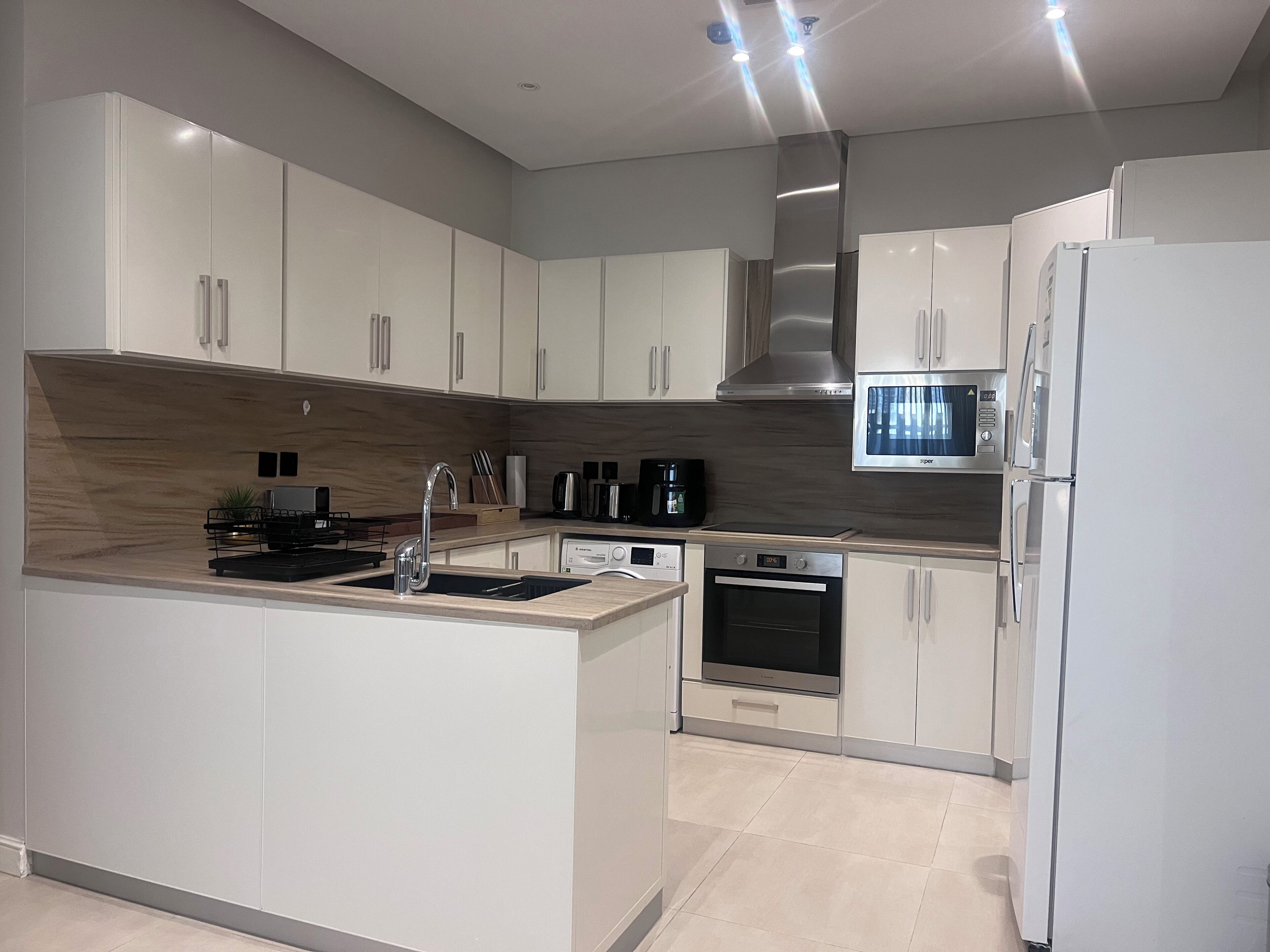 Microondas, horno, parrilla de estufa y lavavajillas 