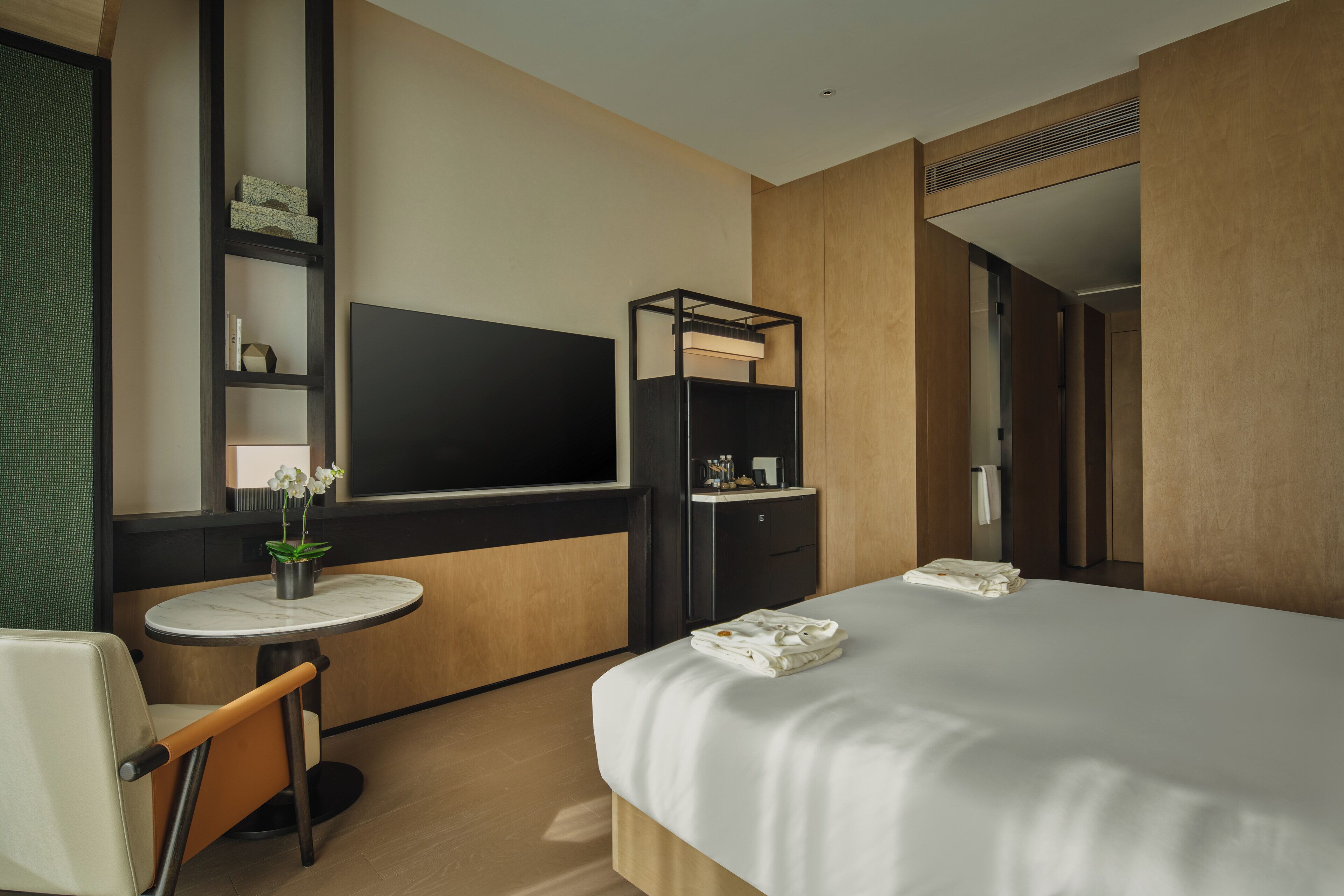 Standaard kamer, 1 queensize bed, niet-roken, uitzicht op stad | Luxe beddengoed, donzen dekbedden, een minibar, een kluis op de kamer