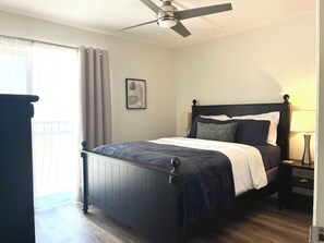 1 slaapkamer, een strijkplank/strijkijzer, wifi, beddengoed