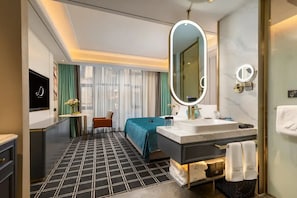 Luxury Double Room, City View | Bathroom | Free toiletries, hair dryer, bathrobes, slippers
