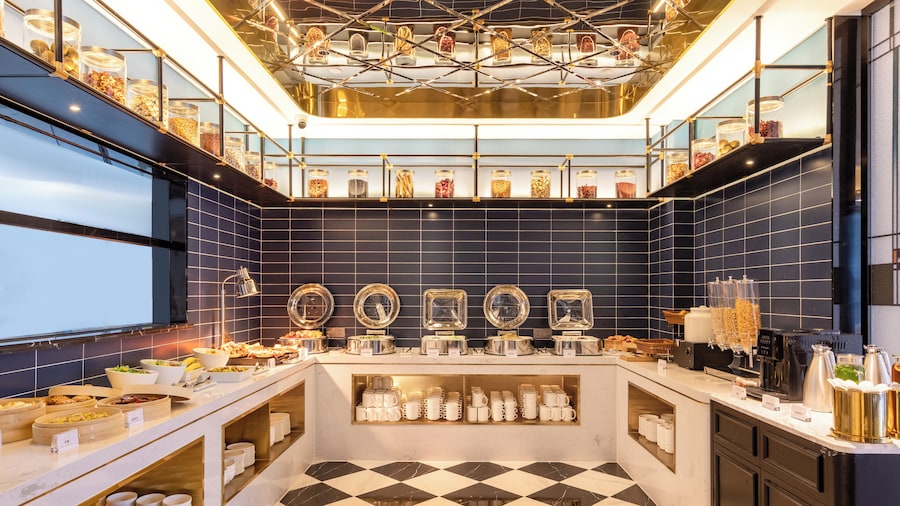 XANA Deluxe International Hotel Dongshankou Metro Station Branch