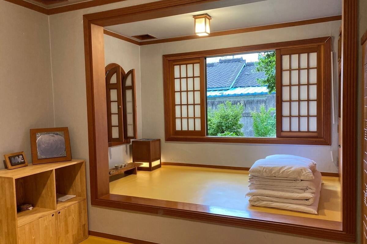 プレミアム 4 人部屋 コートヤードビュー | 防音設備、WiFi (無料)