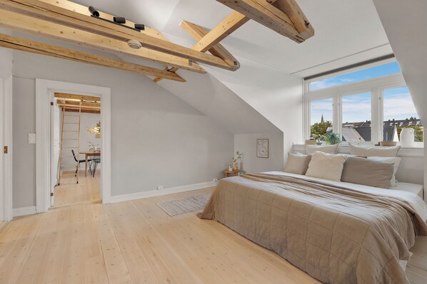 2 عدّة غرف نوم ومكتب وواي فاي مجانًا وملاءات أسرّة