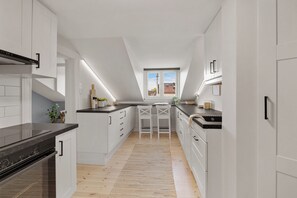 Geladeira, fogão, cooktop, lava-louças