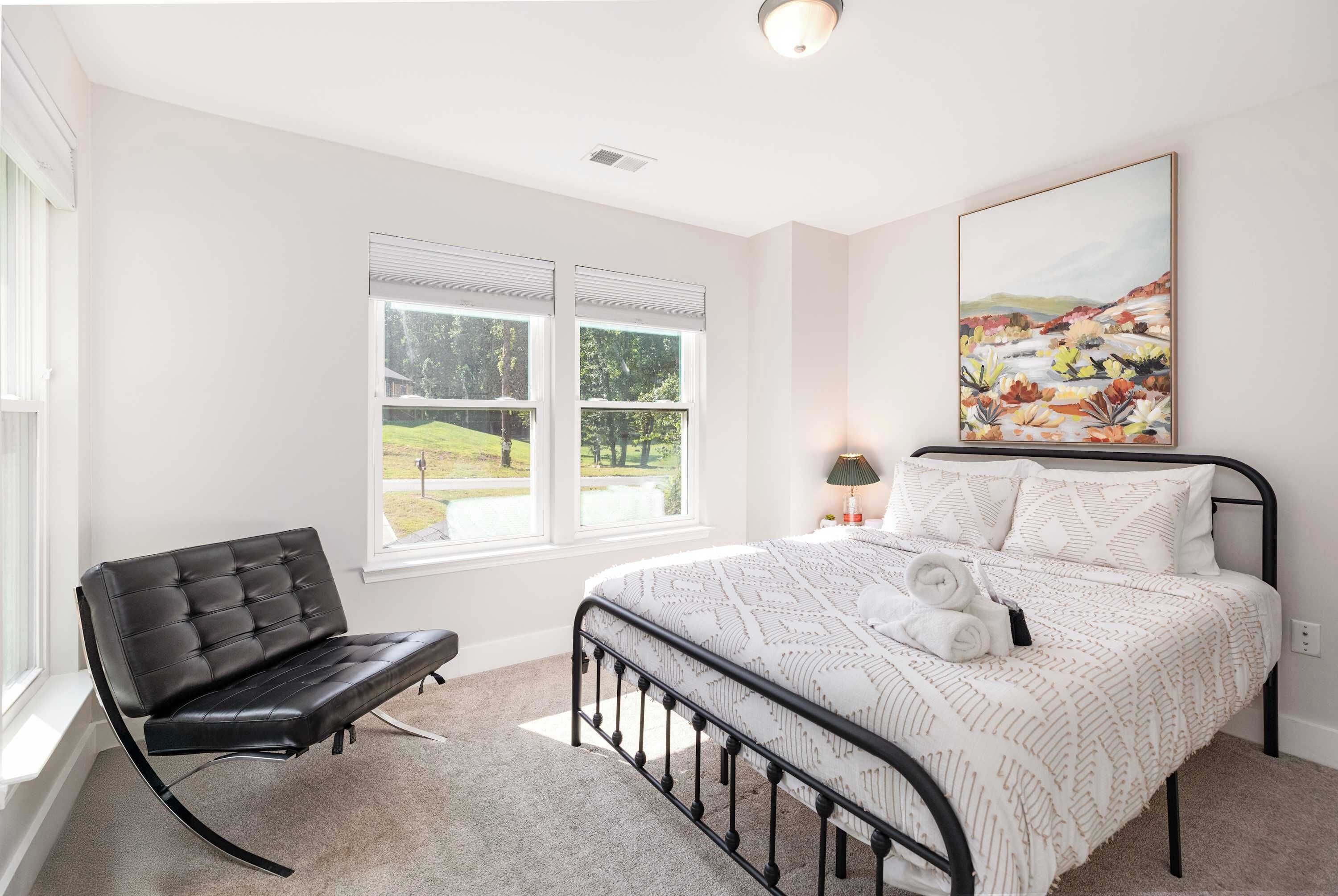 5 bedrooms, desk, iron/ironing board, WiFi