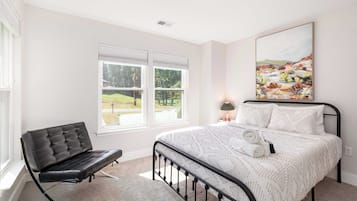 5 bedrooms, desk, iron/ironing board, WiFi