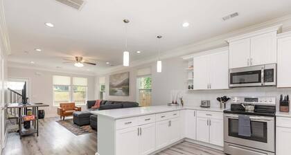 New Listing! Sleeps 11 - Fenced In Backyard