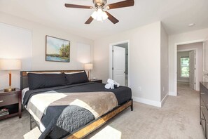 5 habitaciones, escritorio, tabla de planchar con plancha y wifi 