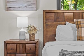 5 habitaciones, escritorio, tabla de planchar con plancha y wifi 