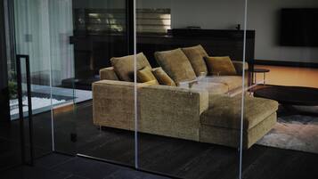 In-room safe, blackout drapes, free WiFi