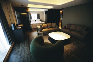 Suite, Mehrere Betten, Nichtraucher, eigenes Bad | Wohnbereich